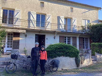 Cyclistes sur la piste cyclable Roger Lapébie